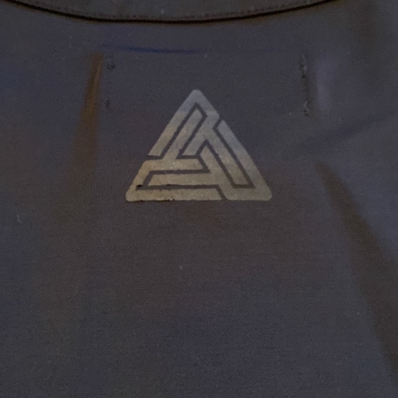 Black Pyramid Streetwear Top - Picture 10 of 13
